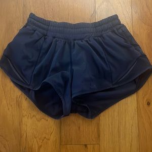 Lululemon Hotty Hot LW 2” navy Size 4